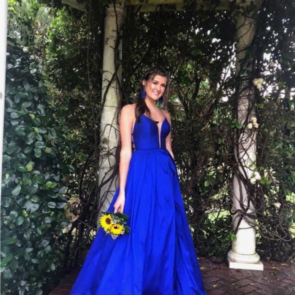 Tarik Ediz Blue Sleeveless Plunge Neck Prom Gown
